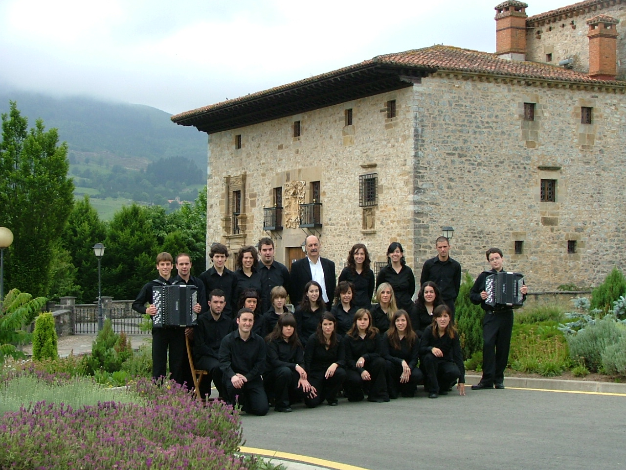 La Orquesta de Acordeones de Aretxabaleta.