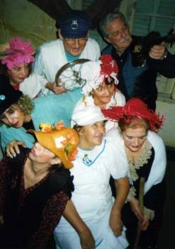 Miembros del grupo de teatro del CV Urrundik, de Paraná