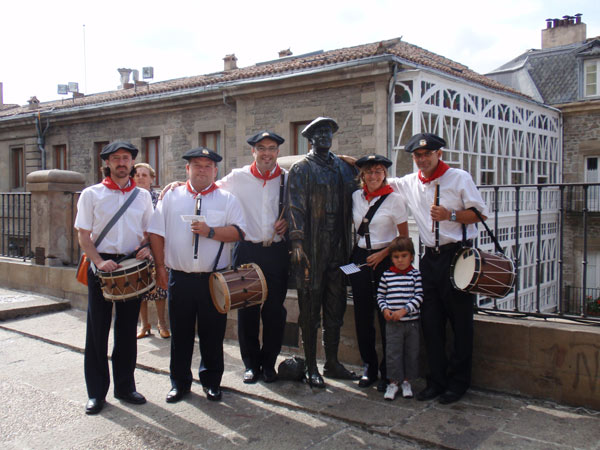 Banda de txistularis de plaza de la Academia Municipal de Folklore de Vitoria-Gasteiz