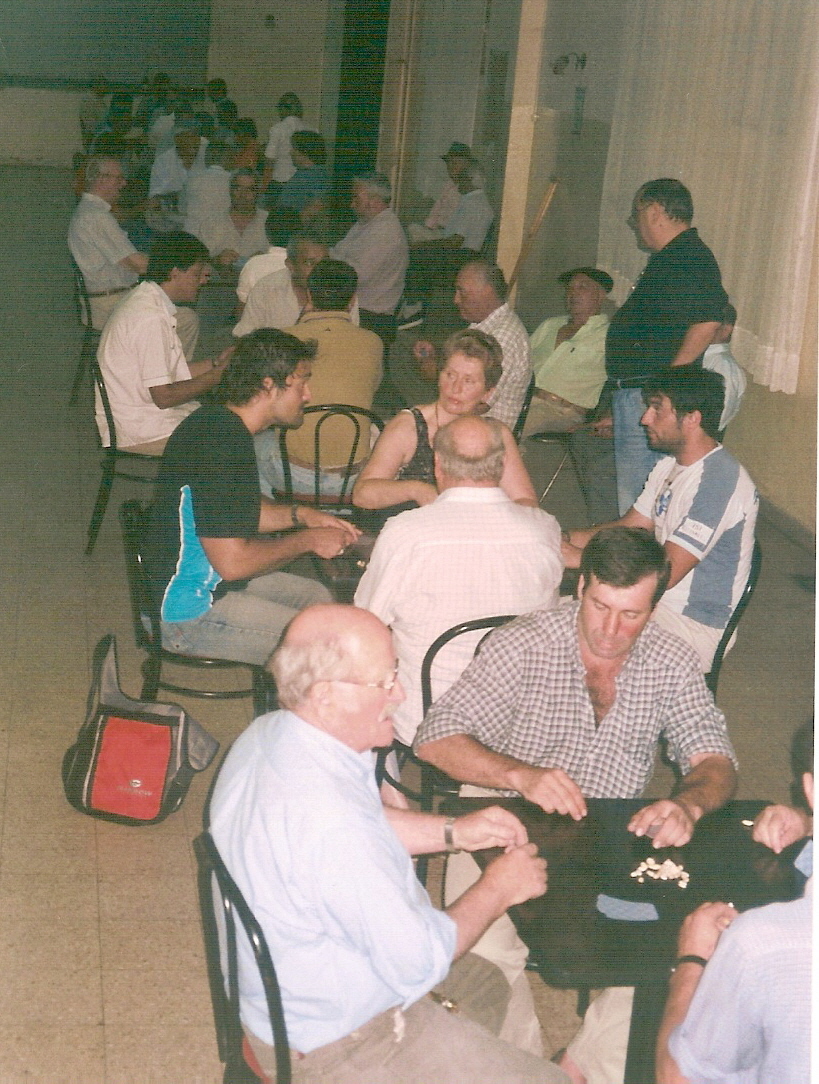 Fotografía de archivo de un campeonato de mus bonaerense