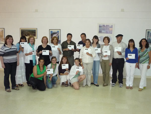 Los alumnos de euskera de Tandil con sus profesoras Cecilia Cénoz y Beatriz Poumé