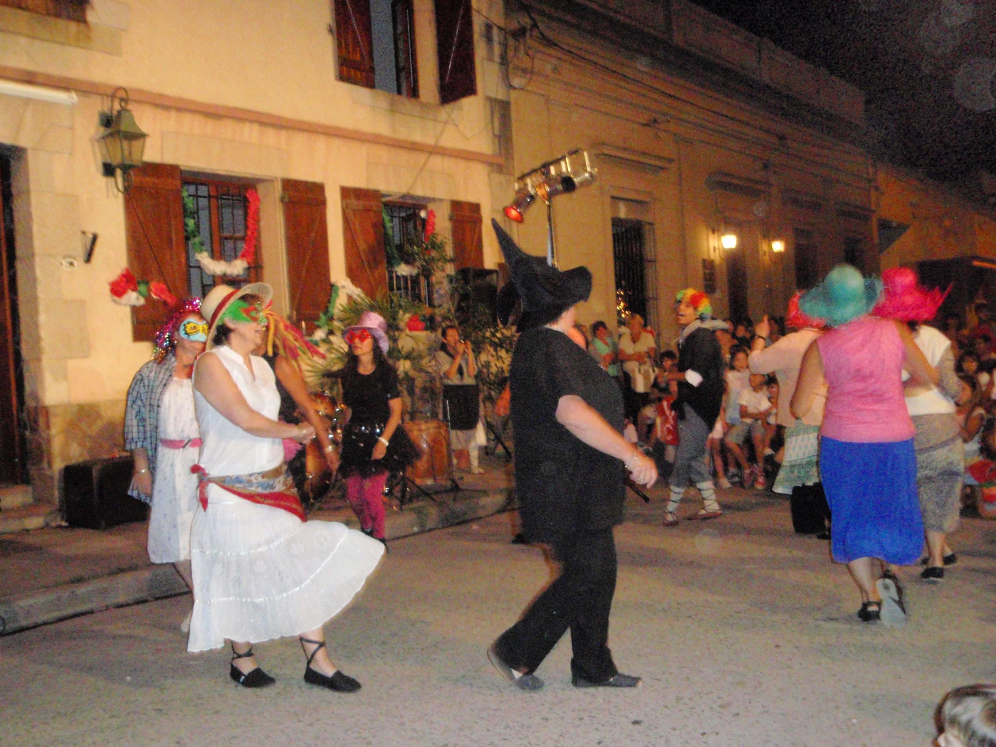 El grupo Txiki Zaharrak durante su exhibición (foto ArrecifesEE)