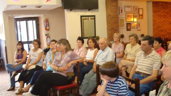 Aspecto de la audiencia durante la charla ofrecida por Nerea Grassi de Goicoechea el 14 de noviembre de 2008 en la sede del centro vasco.