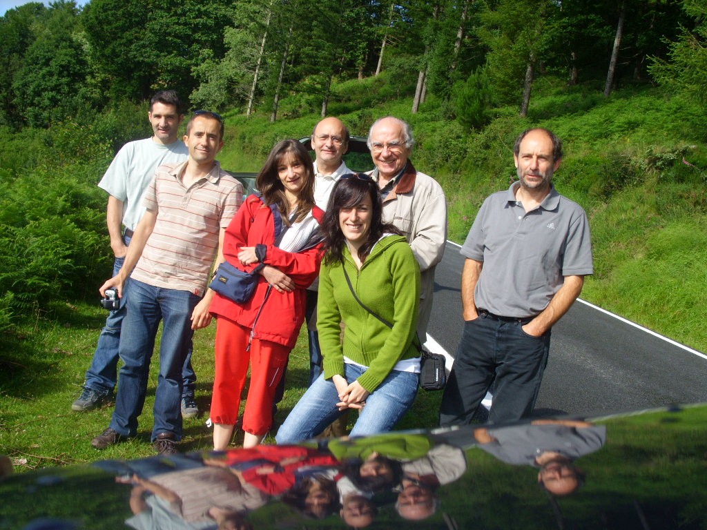 Un grupo de ikasles de euskera de la Euskal Etxea de Bordele, ganadora del premio ENE, durante un fin de semana en Lesaka (Nafarroa)