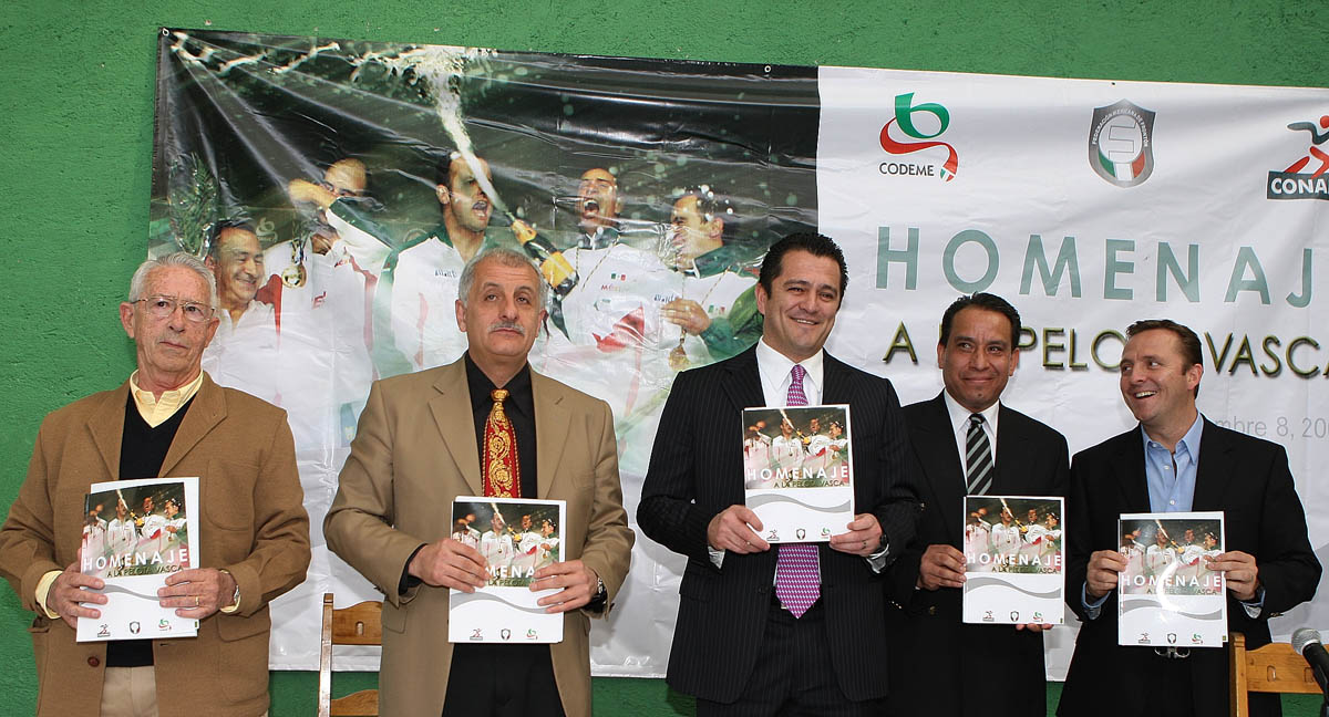 Gotzon Uribe, José Musi Chaya, Carlos Hermosillo, Eduardo Villegas y Eduardo Sánchez Urrutia presentaron el libro “Homenaje a la Pelota Vasca”  