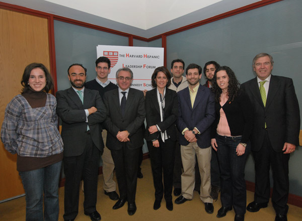 Estudiantes navarros en junto a autoridades y miembros de la delegación visitante (ver detalles al final del artículo)