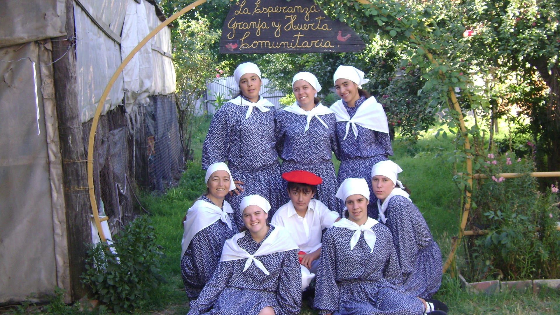 Integrantes del cuerpo de dantza de la Euskal Etxea Loretako Euskaldunak (foto LasFloresEE)