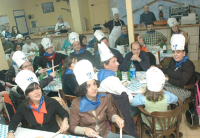 Members of the Basque Center of Murcia, in Spain, playing drums and paying attention to the broadcasting of the original danborrada or tamborrada from Donostia-San Sebastian (photo Murtziako Euskal Etxea)