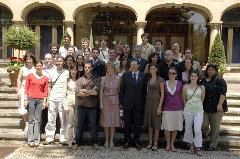 Los jóvenes de Gaztemundu 2007 fueron recibidos por el Lehendakari en Ajuria Enea 