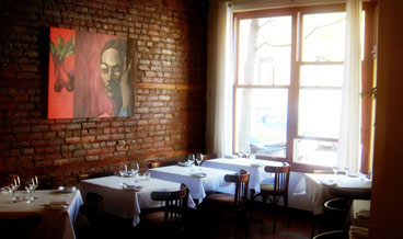 Interior del Pintxo, un bistro y "restaurante de pintxos" en Montreal