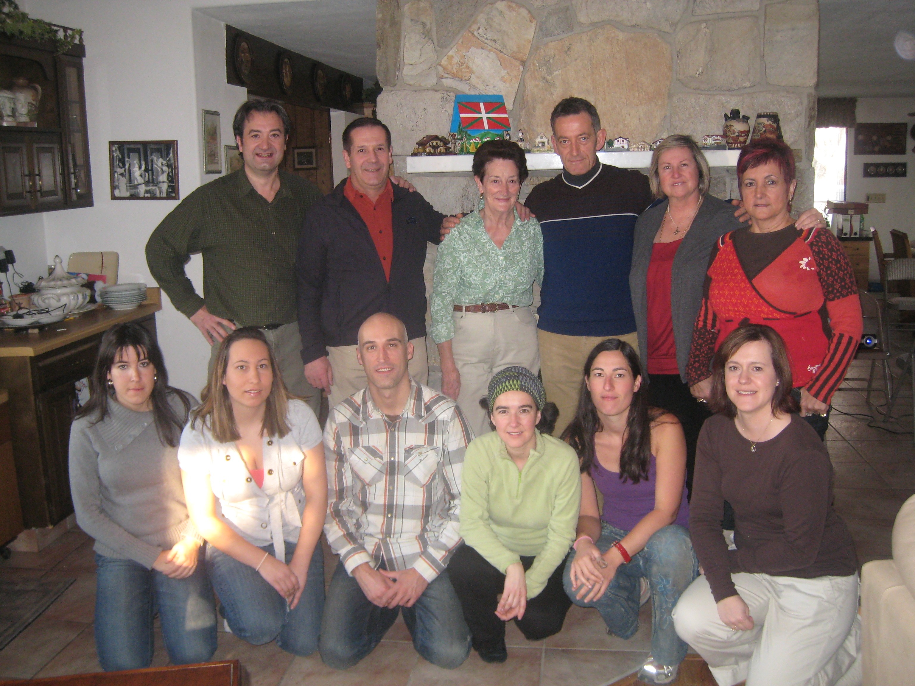 El grupo actual de profesores de euskal etxeak de EEUU con responsables de NABO y HABE en una reunión en Salt Lake City (foto HABE)