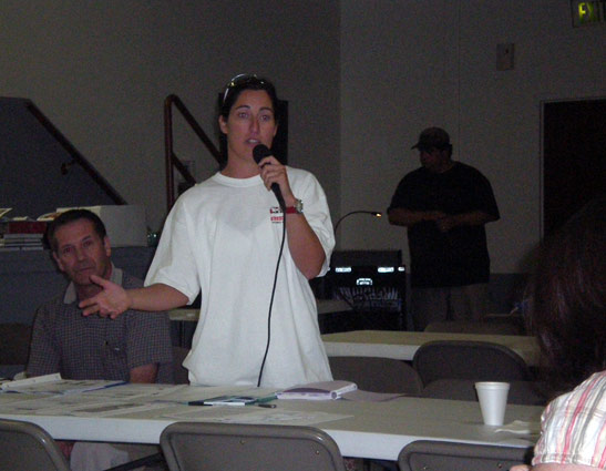 Izaskun Kortazar, Basque language coordinator for NABO at a NABO meeting. Seated behind her, Martin Goikoetxea, NABO Euskara chairperson (photo EuskalKultura.com)