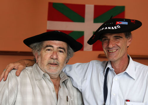 Los flamantes campeones del torneo de Aberri Eguna disputado el sábado en el restaurante Centro Vasco de La Habana, Daniel Vélez y Josemi Arrugaeta (foto Jose Goitia)