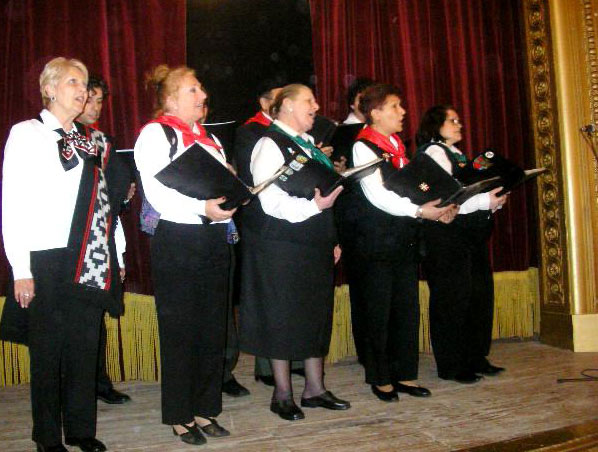 The choir performing in the city of Navarro, province of Buenos Aires