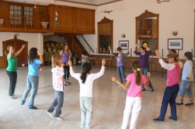 Los alumnos de dantza ensayando en la Euskal Etxea de Chivilcoy (foto ChivilcoyEE)