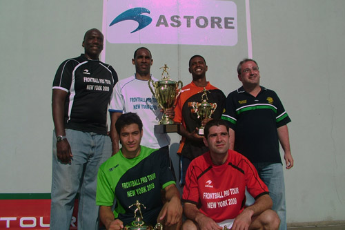 Los campeones con sus copas al término del torneo el pasado sábado en Nueva York