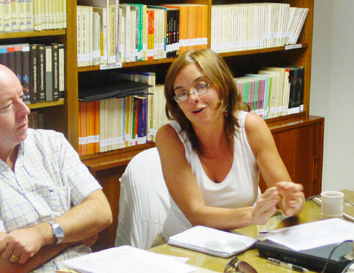 Gabriela Mendia (en la foto en una reunión de Euskera de FEVA) y Miren Arozarena participarán durante las 2 próximas semanas del Udaleku anual que organiza NABO, este año en la localidad californiana de Chino, a partir del domingo (foto EuskalKultura.com)