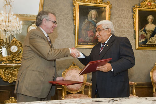 El presidente Miguel Sanz con César Trelles, presidente del Gobierno de Piura durante la firma del convenio el pasado lunes