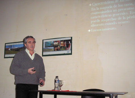 El doctor Héctor Baigorria durante la charla el pasado viernes en la sede de Urrundik
