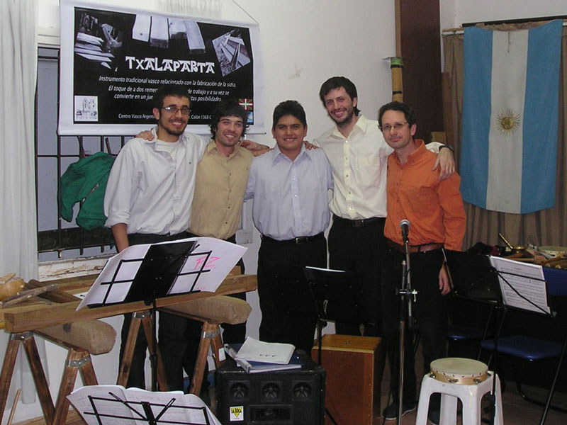 The Basque Argentinian ensemble is formed by Noé Fernández Brizuela, Agustín Alonso, Franco Seghesso, Fernando Zabalza y Gaspar Jaurena