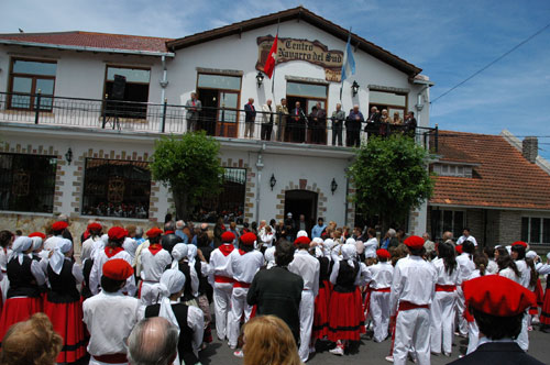 Concentration in front of the Navarrese Center of Mar del Plata, in Argentina