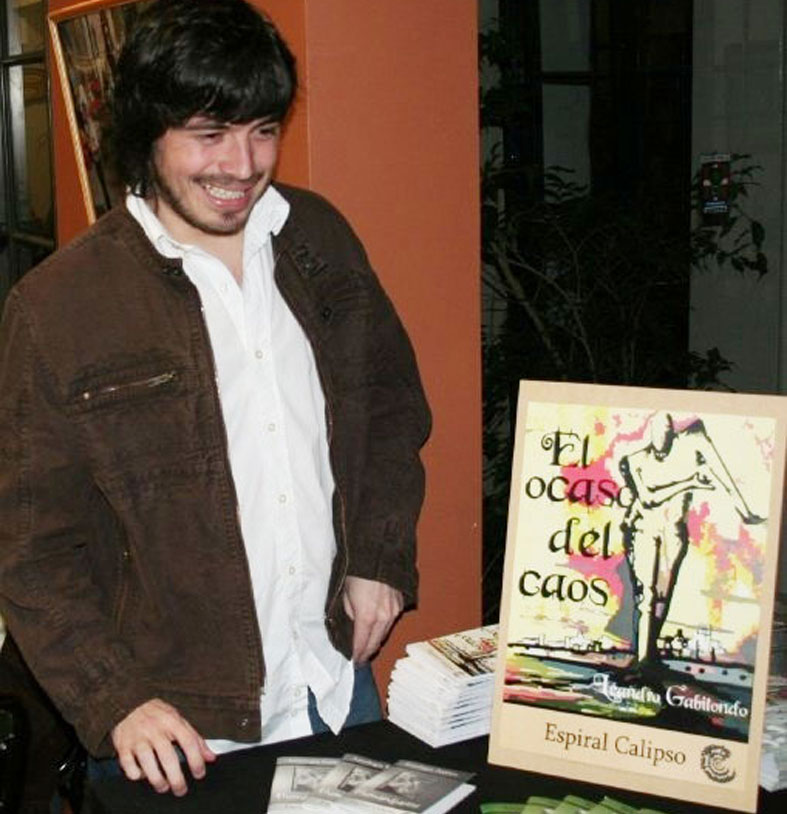 Leo Gabilondo en la presentación de su libro