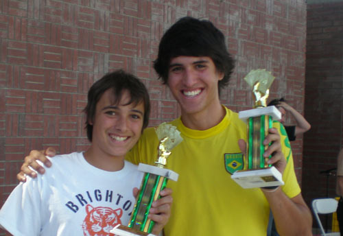 Brothers Andoni (left) and Patxi (right) Shortsleeve, from Salt Lake City, Utah were second, and Tori Barrenchea and Kevin Sarratea, from Reno, Nevada won the Junior Mus Tournament hold together with the Reno Basque Festival (photo EuskalKultura.com)