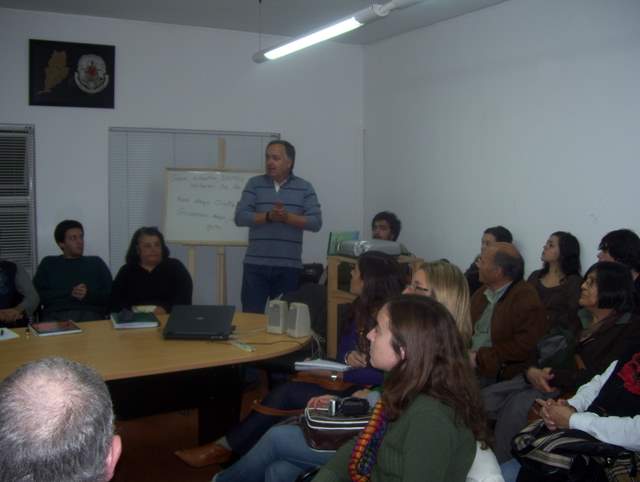 Aspecto de la charla de Jokin Azkue en la Universidad de La Plata, organizada por por el recientemente conformado Grupo de Vascos Amigos de la Universidad Nacional de La Plata