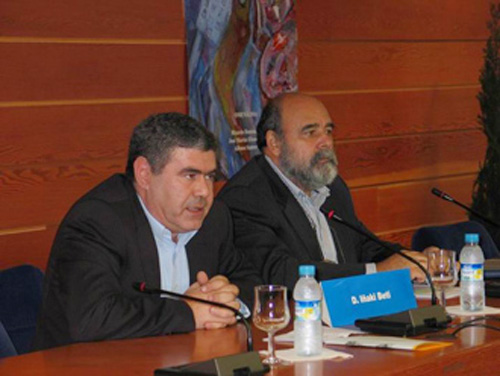 Iñaki Beti y José Ángel Ascunce en una de las ponencias del 9.Congreso Internacional sobre exilio (foto Hamaika Bide) 