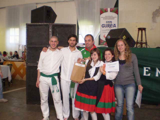Ganadores de uno de los concurso en la Semana Vasca del 2007 (argazkia EuskalKultura.com)