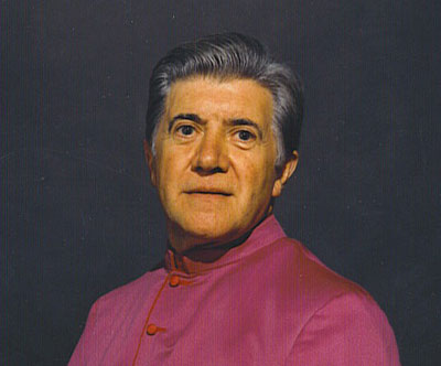 Monseñor Patxi Aldasoro ayudó en la medida de sus posibilidades a la colectividad vasca norteamericana, y apoyó a los dantzaris