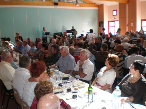 Aspecto de la comida de hermandad el pasado domingo en el Xokoa de Baigorri (fotos EuskalKultura.com)