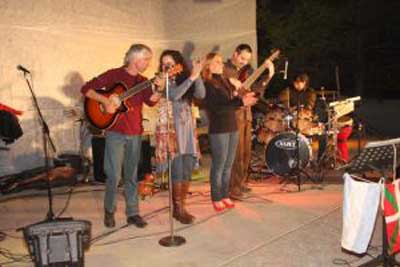 El grupo vasco-argentino Maral actuando en San Pedro.