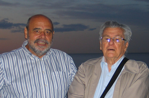 José Angel Ascunce, a la izquierda, junto a Federico Alvarez, en el Paseo Nuevo de Donostia