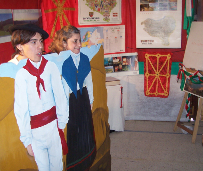 Detalle del stand de Euskal Herria en la Feria de Colectividades de Claromecó