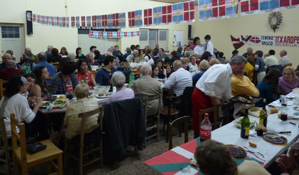 Vista del Salón Paulo VI durante el festejo del 11 Aniversario de la fundación de 'Itxaropen' (foto ABC-Saladillo)