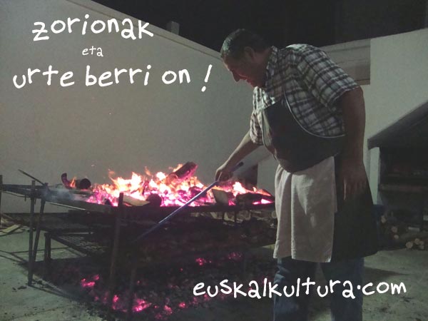 Que el calor y el esfuerzo de la Diáspora por mantener y compartir su cultura, raíces e identidad te acompañen en este nuevo periodo. Zorionak eta Urte Berri On! (foto, gentileza de María Fernanda Astigarraga y el Centro Vasco Euzko Etxea de La Plata) 