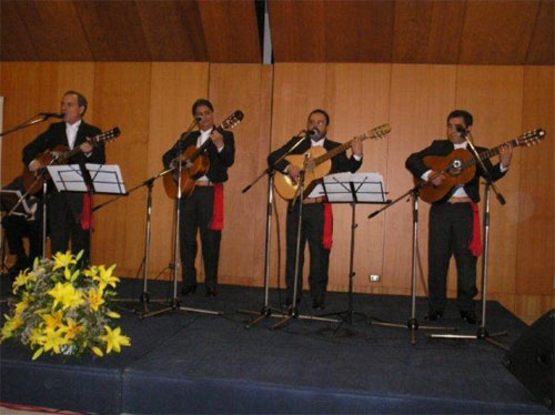 Los Huasos Hidalgos en la actuación de diciembre en Euzko Etxea de Santiago de Chile (foto Berriketari)