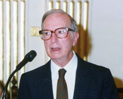 El escritor Martín Ugalde, persona profundamente vinculada a la Diáspora vasca en Venezuela, recibió el premio Vasco Universal en 2003