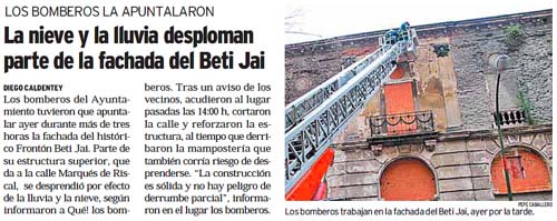 La noticia del desprendimiento y la actuación de los bomberos en el diario Qué de la capital española