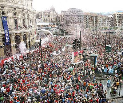 Bilboko Aste Nagusiari hasiera ematen dion Txupinazoa: festa lehertu da.