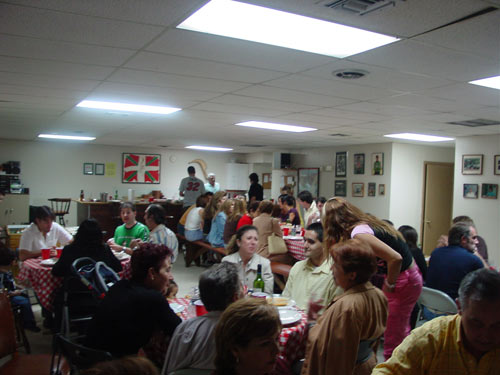 Aspecto del interior de la sede del Txoko Alai durante una actividad del centro (foto EuskalKultura.com)