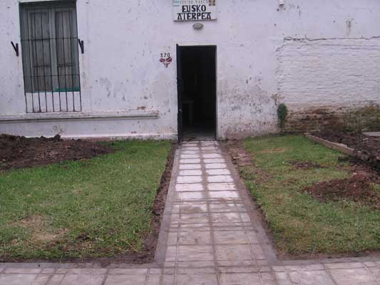 Imagen de la construcción de la sede de Eusko Aterpea de General Rodríguez, en la provincia de Buenos Aires.