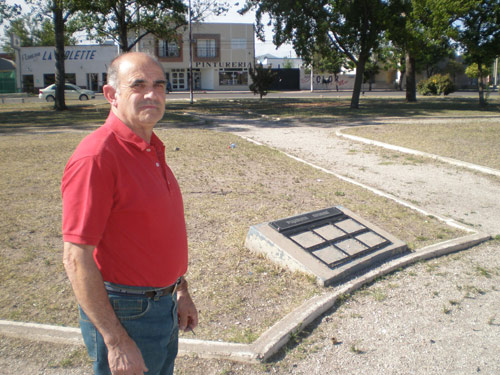 Ricardo Basterra en el Paseo de Euskadi de Santa Rosa, ciudad en la que es presidente del Centro Vasco Zelaiko Euskal Etxea de la capital pampeana (foto EuskalKultura.com)