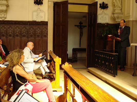 Enrique Aranburu, coordinador del proyecto, se dirigió a los alumnos de la Universidad de Verano 2010