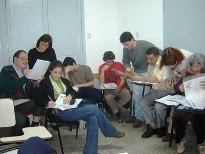 En la imagen de archivo, alumnos del curso de euskera y cultura en el Laboratorio de Idiomas (foto EuskalKultura.com)