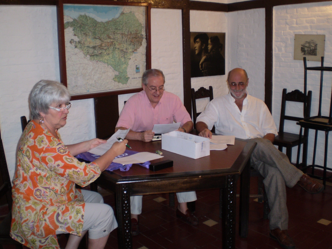 La presidencia de la Asamblea, reelegida en el transcurso de la misma