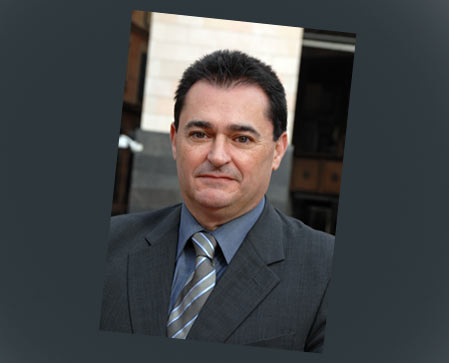 Iñaki Goikoetxeta, secretario general de Acción Exterior con el Lehendakari Ardanza, es miembro del EBB de EAJ-PNV y patrono de la Fundación Sabino Arana.