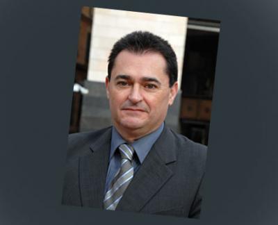 Iñaki Goikoetxeta, secretario general de Acción Exterior con el Lehendakari Ardanza, es miembro del EBB de EAJ-PNV y patrono de la Fundación Sabino Arana.