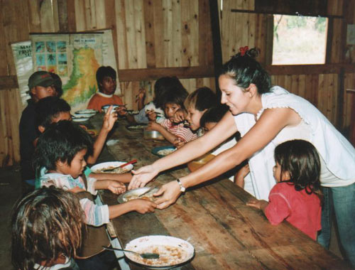 Una de las homenajeadas: la joven maestra Patricia Duarte, de la localidad de San Ignacio, trabajadora incansable con niños de la comunidad mbya guaraní.